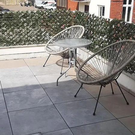 Διαμέρισμα Port *